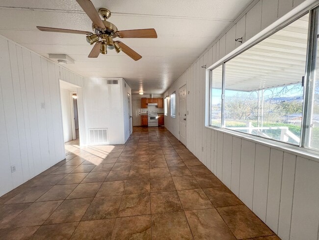 Photo - 114 W Head St Unidad V-011 114 W Head Street B