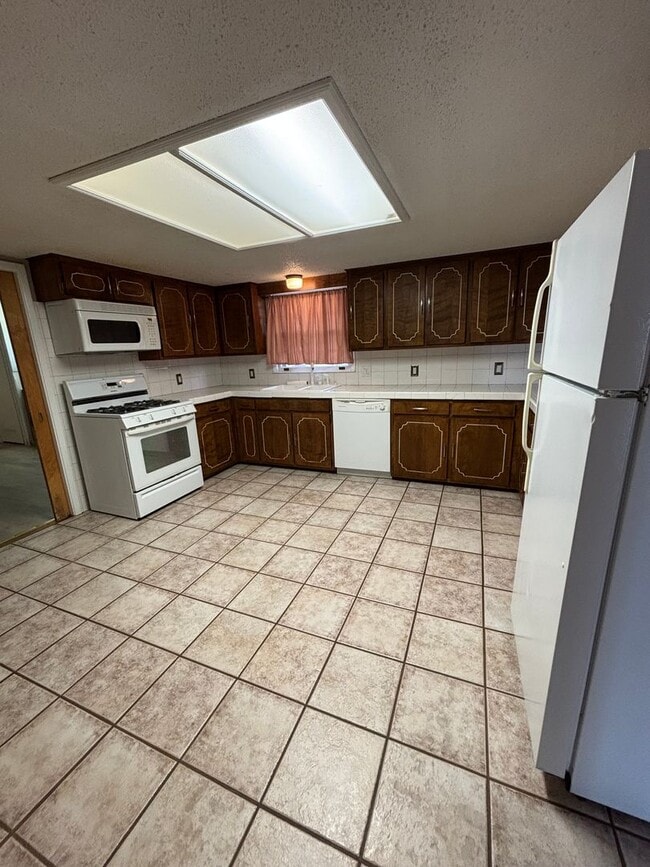 Photo - 1420 E 21st St