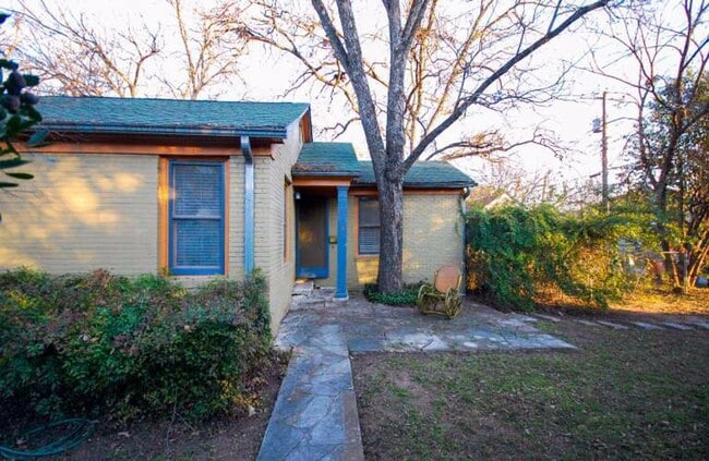 Building Photo - F25 Unit B
