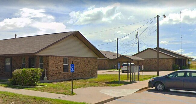 Photo - 1304 Vicky St