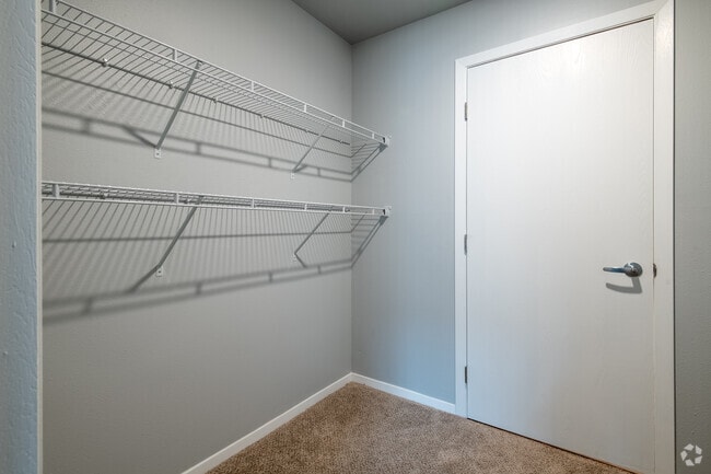 2BR, 2BA - 1092SF