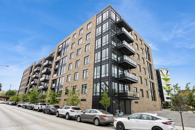 Photo - 1701 W Webster Ave Unidad 611 Rental