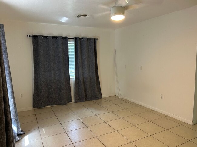 Photo - 2208 N Lockwood Ridge Rd Unidad B