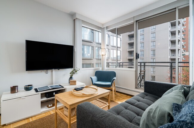 Building Photo - Somerset Unit 00703