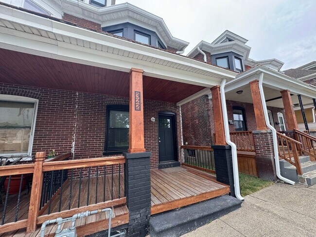 Completely Updated THREE BEDROOM TWIN! - Completely Updated THREE BEDROOM TWIN! Casa