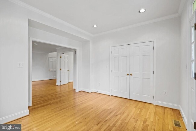 Photo - 10810 Burbank Dr