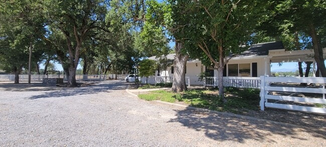8424 Silver Bridge Rd Unidad cottage