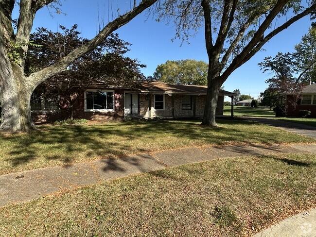 Building Photo - Updated Sprawling Ranch Home in Florissant!