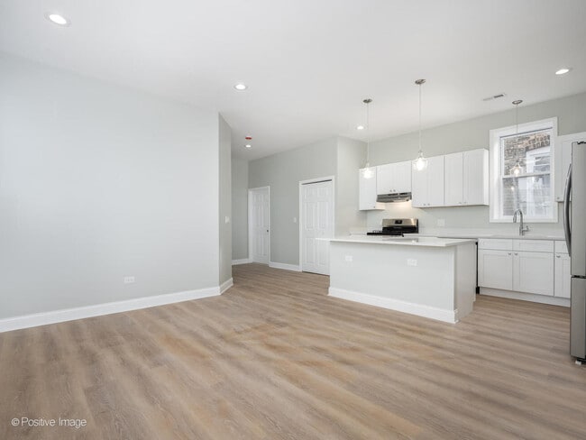 Photo - 2650 N Sawyer Ave