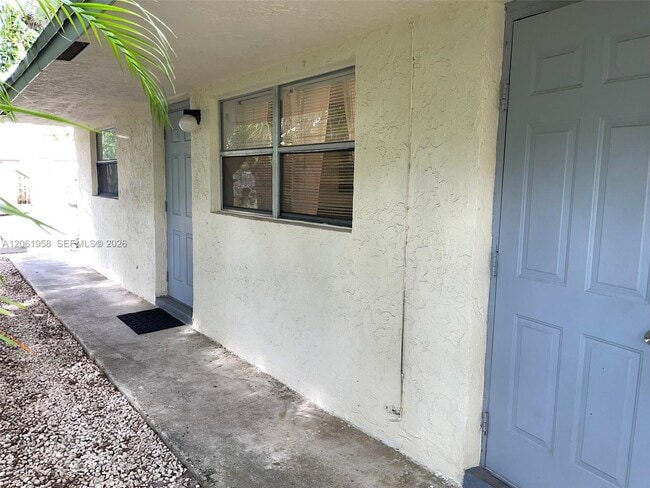 Photo - 274 SW 9th St Unit 2