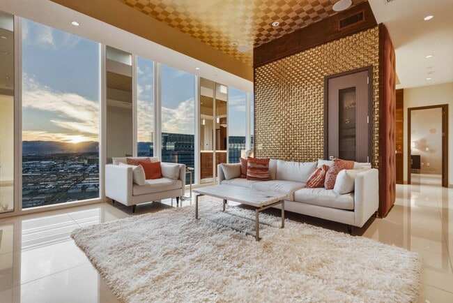 Photo - Waldorf Astoria 4707-Strip/City/Mtn Views from this Stunning 2Bd/2.5Ba Residence Unidad 4707