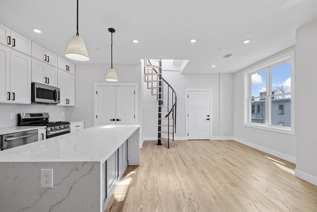 Building Photo - 152 Marion St Unit 5