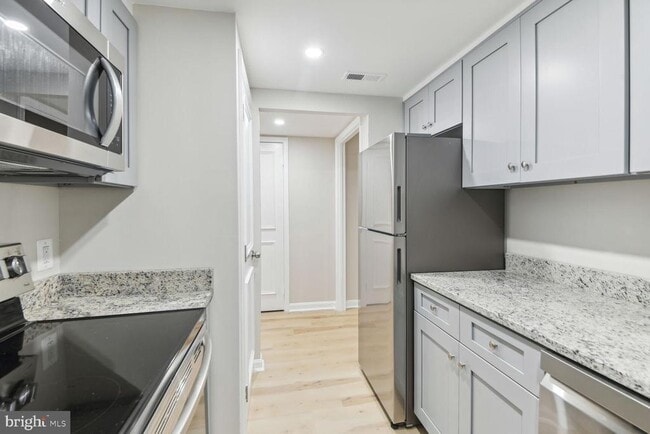 Photo - 327 8th St NE Unit 3