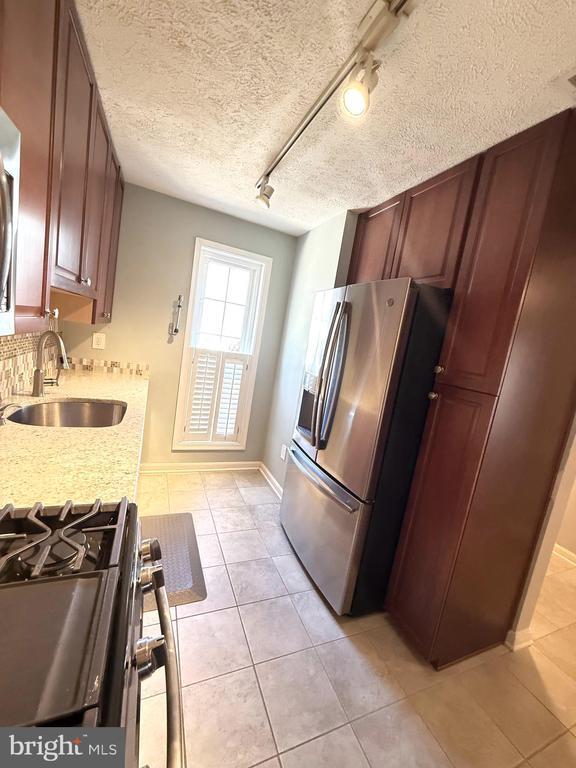 Photo - 10002 Oakton Terrace Rd