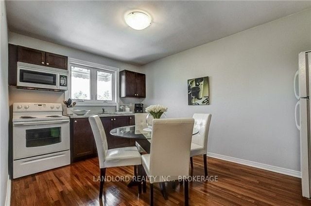 Building Photo - 28 Holwood Ave Unit Upper