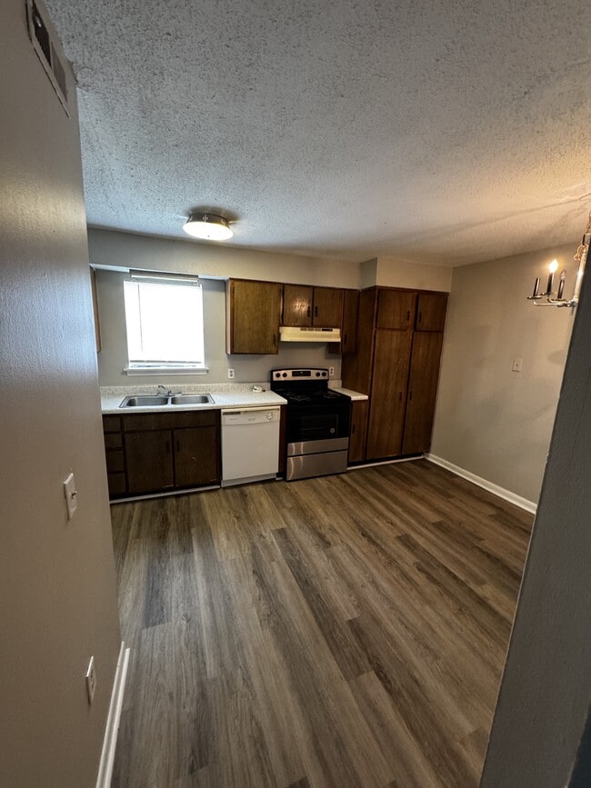 Photo - 251 Rast St