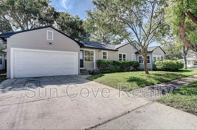 Photo - 725 28th St N