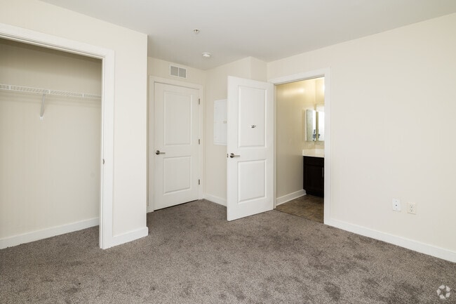 2BR, 2BA - 830SF - Primary Bedroom
