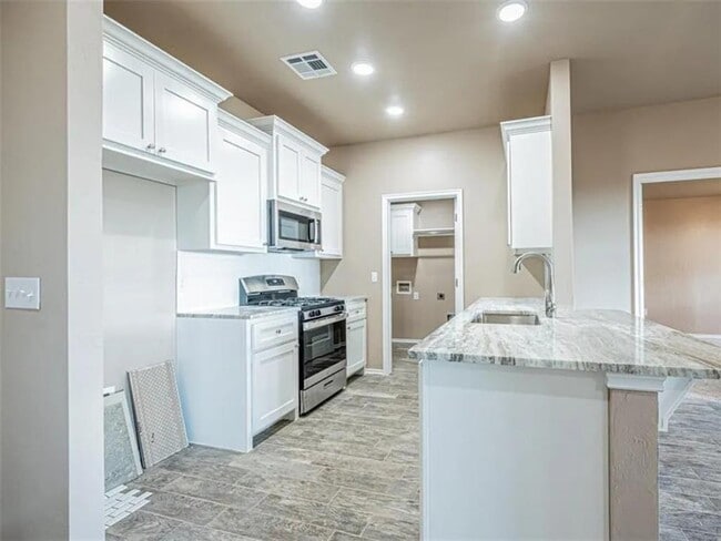 Photo - 1702 Highland Loop