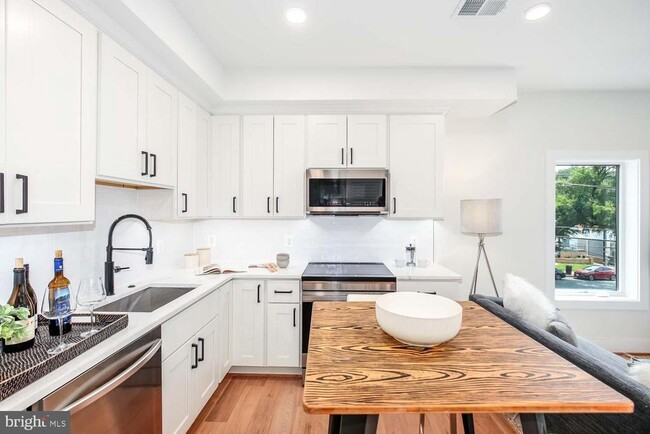 Building Photo - 1818 Rhode Island Ave NE Unit 4