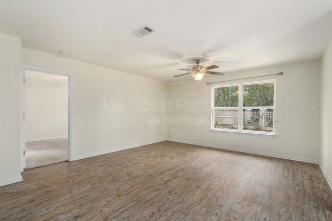 Photo - 515 E Marigold Dr