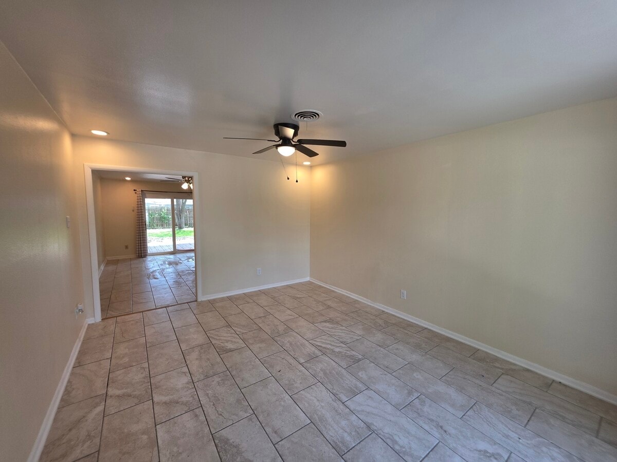 Photo - 3907 Grapevine St