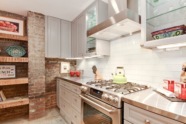 Photo - 917 Constitution Ave NE Apt 1 Unit 1