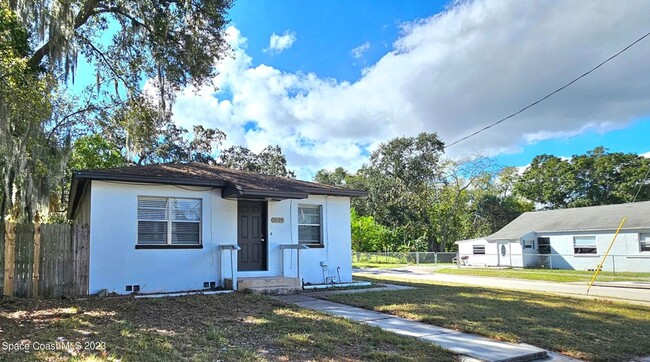 Mid-Centry Bungalow Home in Titusville Flo... - Mid-Centry Bungalow Home in Titusville Flo...