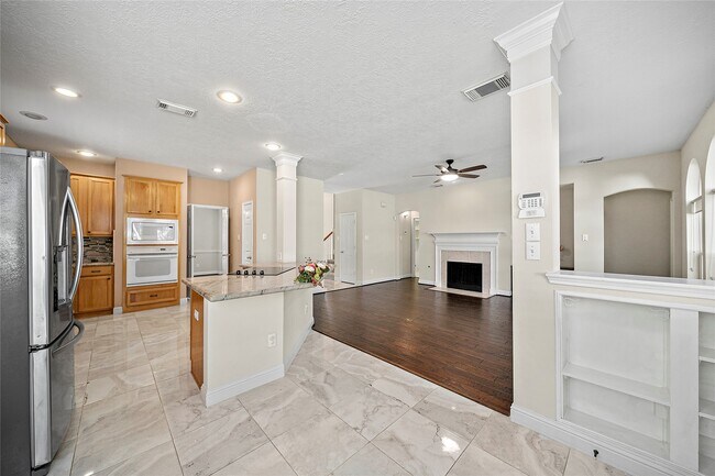 Photo - 22430 Water Edge Ln