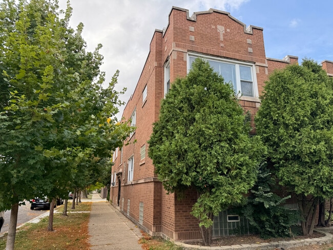 Photo - 5904 W Berteau Ave Unit 2W