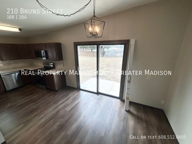 Photo - 210 Bruns St