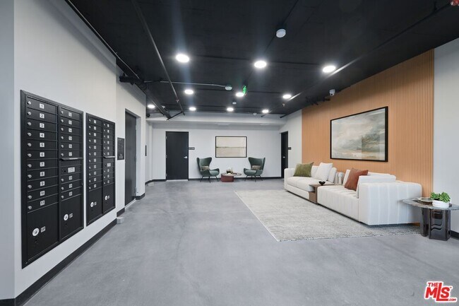 Photo - 14811 Erwin St