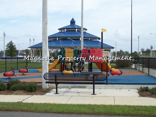 Photo - 220 Goldie St House