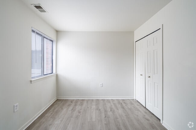 Platinum - 2BR, 1BA - 900SF - Second Bedroom