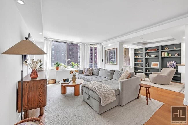 Building Photo - 250 W 90th St Unit 8K