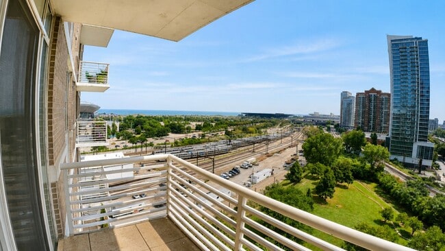 Photo - 1515 S Prairie Ave Unit 1204