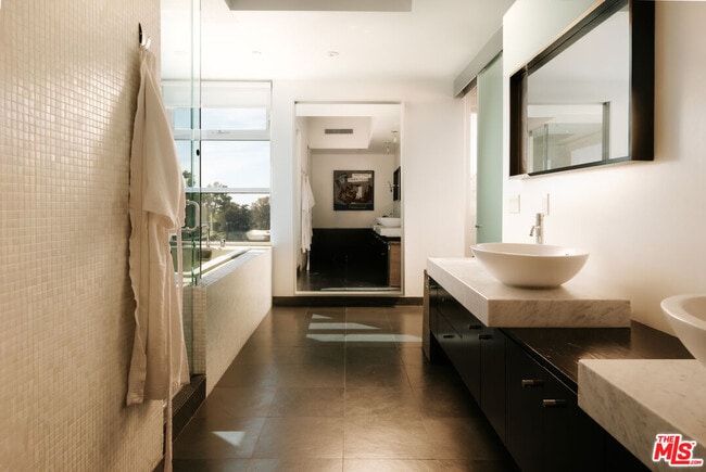 Photo - 2651 Nichols Canyon Rd