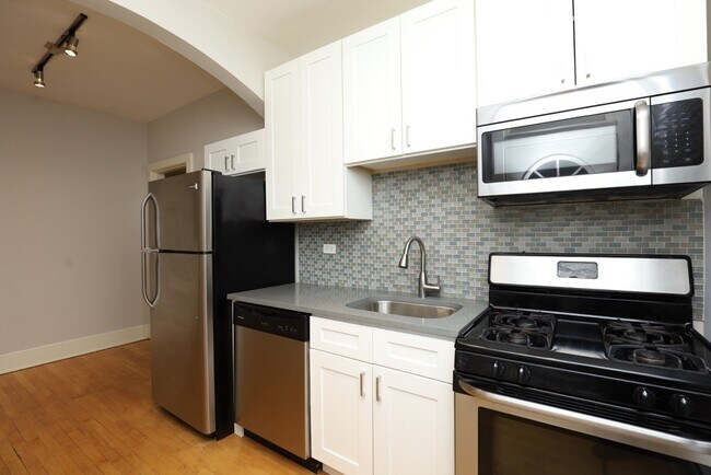 Photo - 2320.5 N Rockwell St Unidad B4