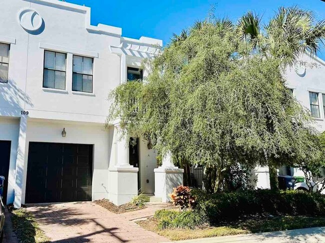 Photo - 109 S Packwood Ave Townhome