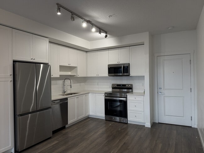 Building Photo - 15858 Fraser Hwy