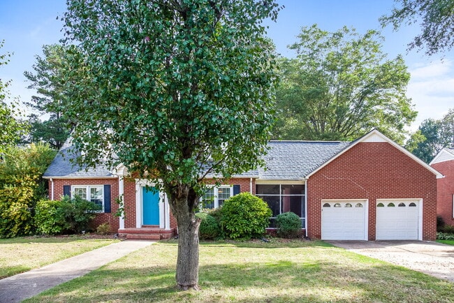 Building Photo - 305 S Mulberry St