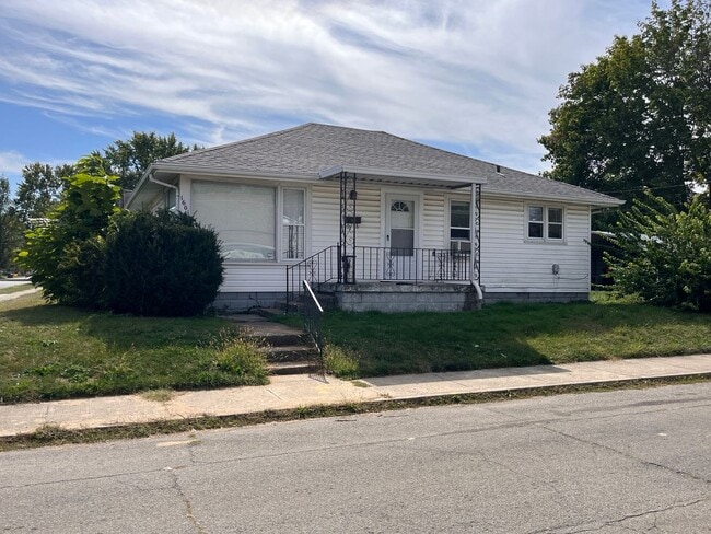 Building Photo - For Rent: Charming Newly Renovated 2-Bedro...