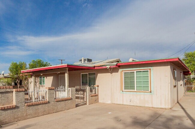 3622 W Sunland Ave