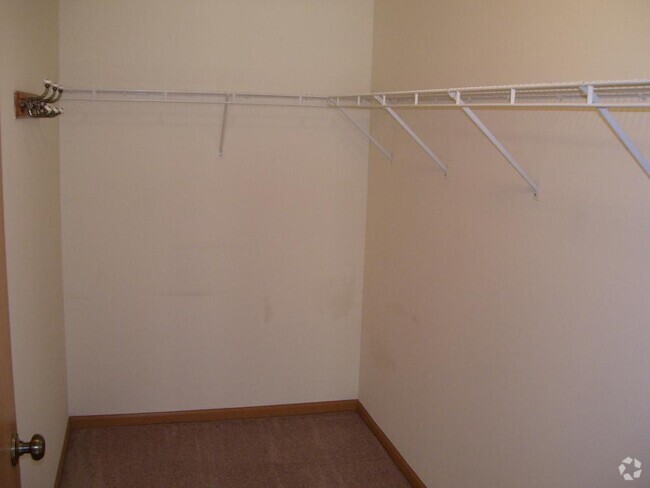 Building Photo - 2 bedroom in Naperville IL 60564 Unit 101 Rental