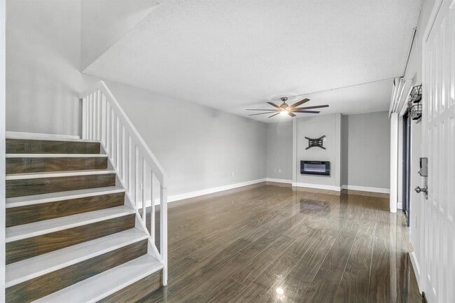 Photo - 1015 10th Ct