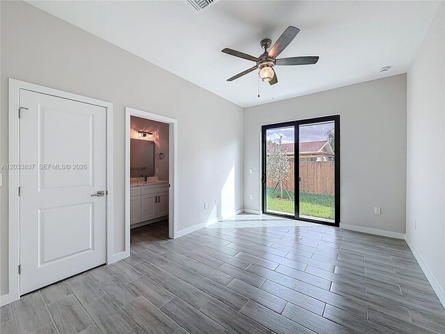 Photo - 410 NW 41st St Unit 410