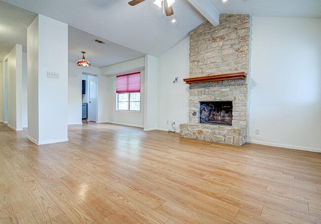 Photo - 1909 Scofield Ln