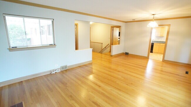 Photo - 459 Highcrest Dr