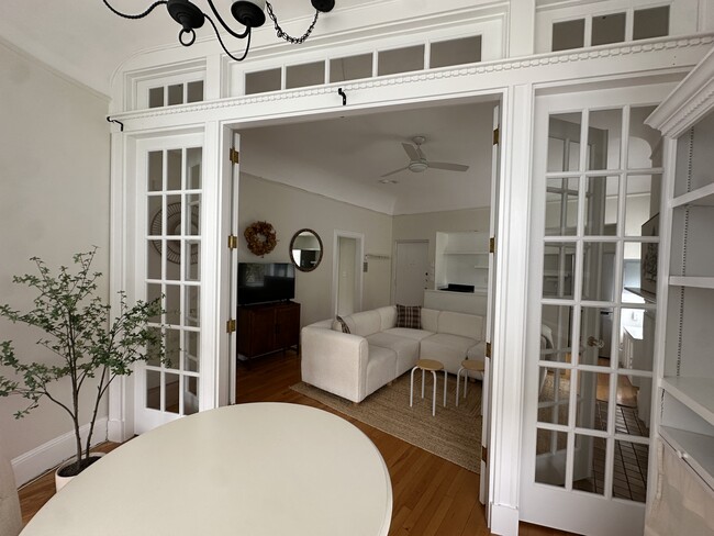 Building Photo - 362 Commonwealth Ave Unit APT 2H
