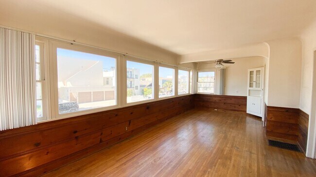 Building Photo - Charming 2BD/1BA Cottage in Hermosa Beach Unit 418 Rental